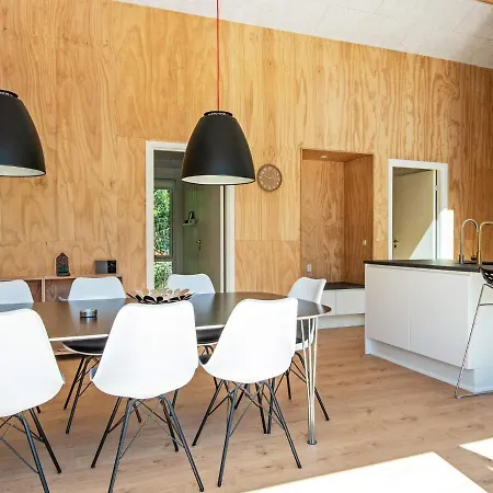 10 Person Holiday Home In Glesborg-By Traum *