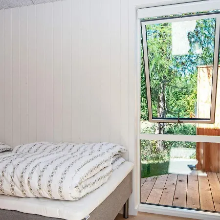 10 Person Holiday Home In Glesborg-By Traum