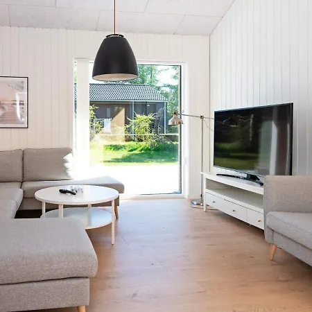 10 Person Holiday Home In Glesborg-By Traum *