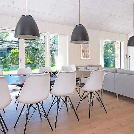 10 Person Holiday Home In Glesborg-By Traum *